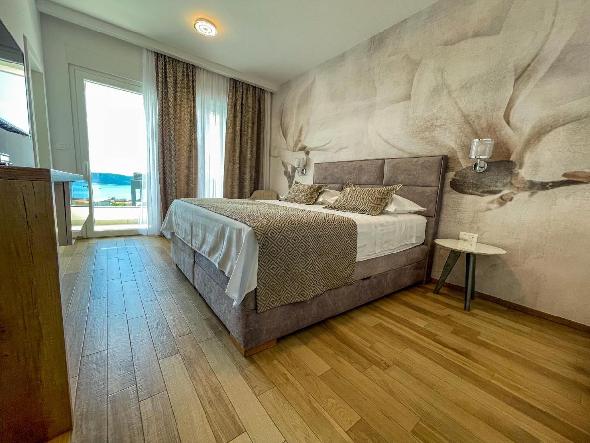 Luxurious Villa Meri Kastela Exterior photo